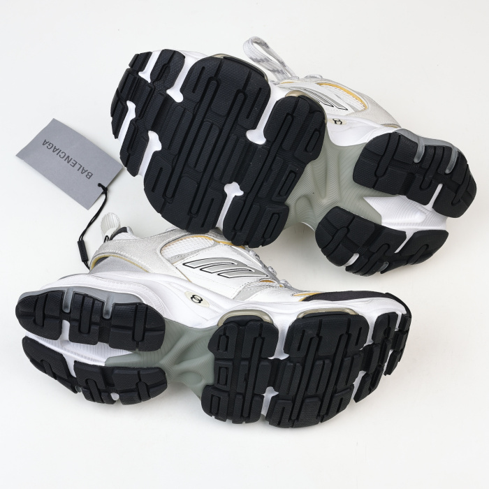 Balenciaga Cargo Sneakers in white and grey