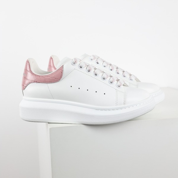 Alexande* McQuee* Oversized White Bright Pink Croc