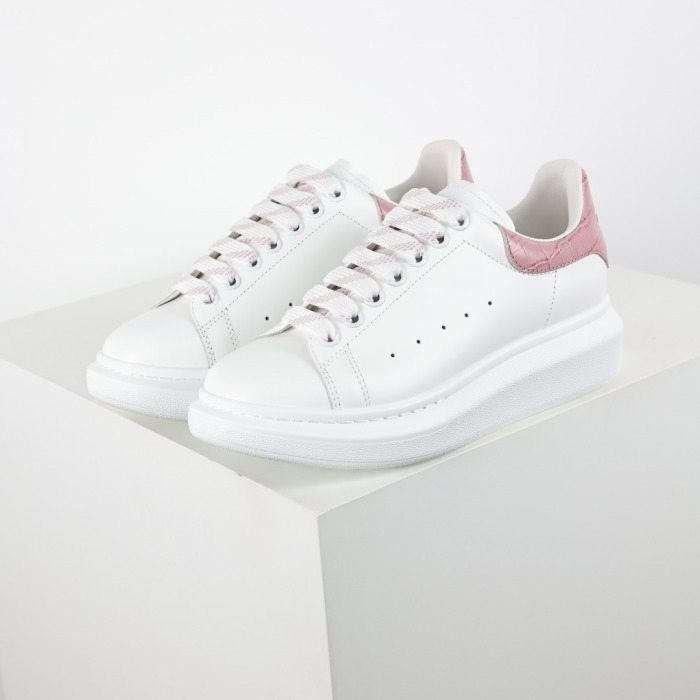 Alexande* McQuee* Oversized White Bright Pink Croc