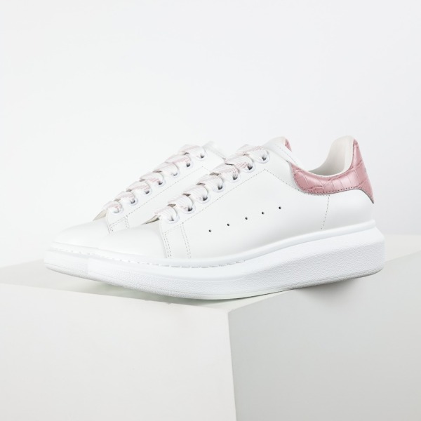 Alexande* McQuee* Oversized White Bright Pink Croc