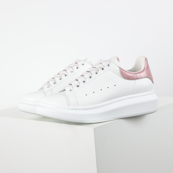 Alexande* McQuee* Oversized White Bright Pink Croc