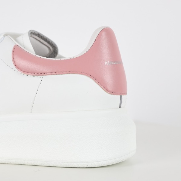 Alexande* McQuee* Oversized Sneaker 'White Carnation'