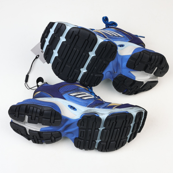 Balenciaga Cargo sneaker in blue