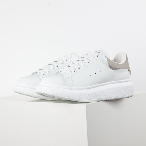 Alexande* McQuee* Oversized Sneaker 'White Patchouli'