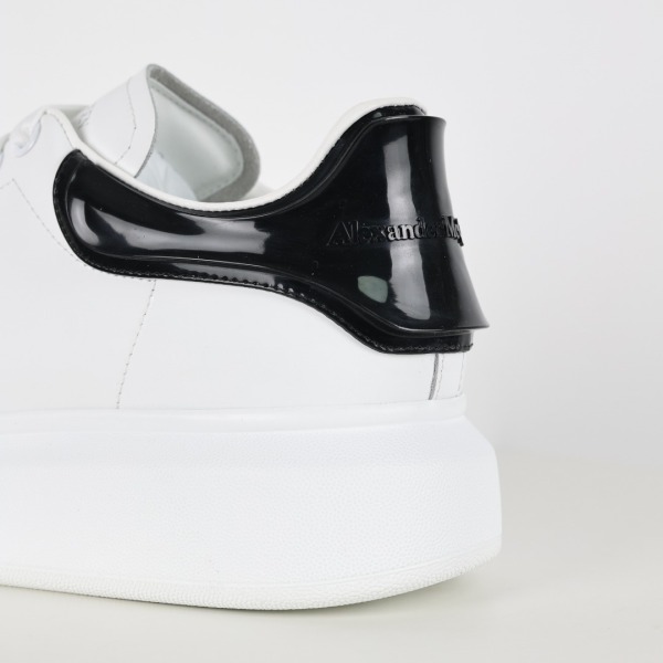 Alexande* McQuee* white satin black