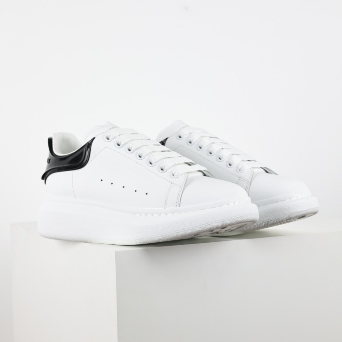Alexande* McQuee* white satin black