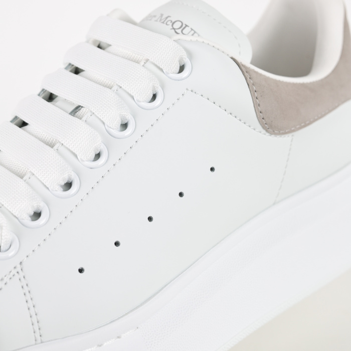 Alexande* McQuee* Oversized Sneaker 'White Patchouli'