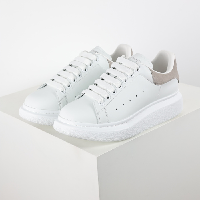Alexande* McQuee* Oversized Sneaker 'White Patchouli'