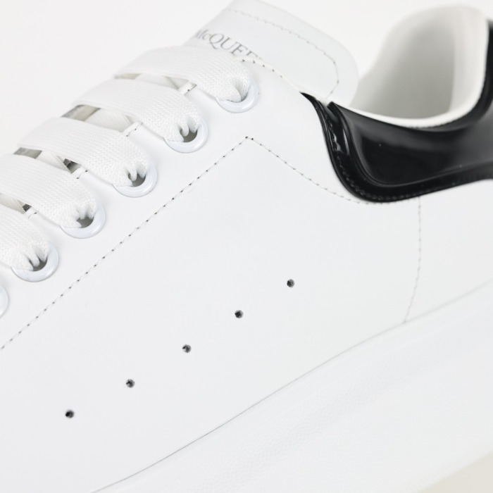 Alexande* McQuee* white satin black