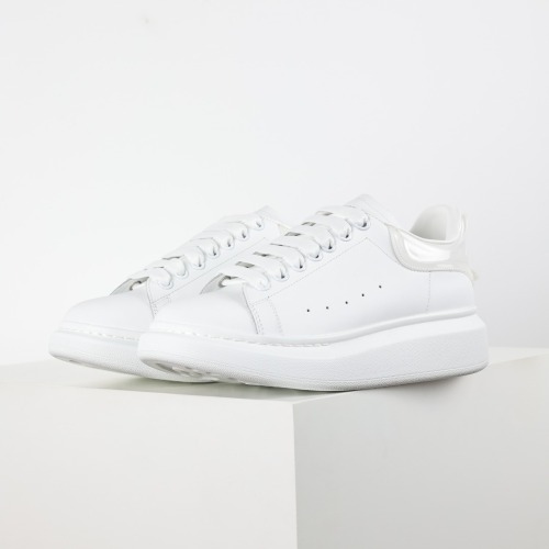 Alexande* McQuee* Oversized Sneaker 'White'