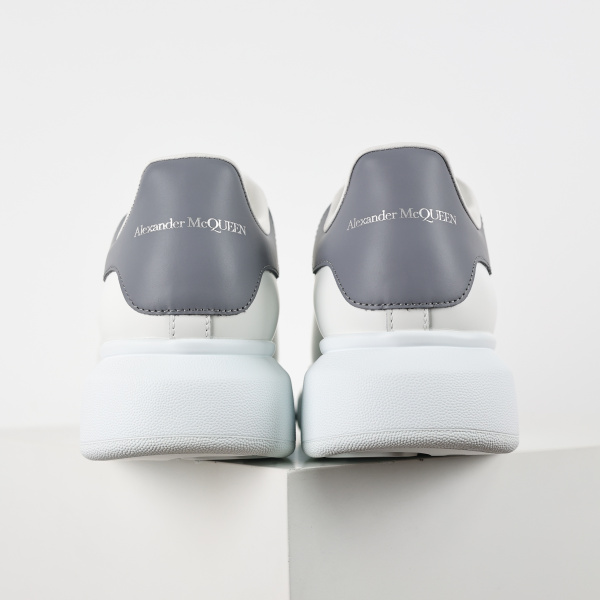 Alexande* McQuee* Oversized Sneaker 'White Grey'
