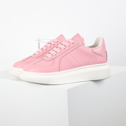 Alexande* McQuee* Oversized Retro Sneaker