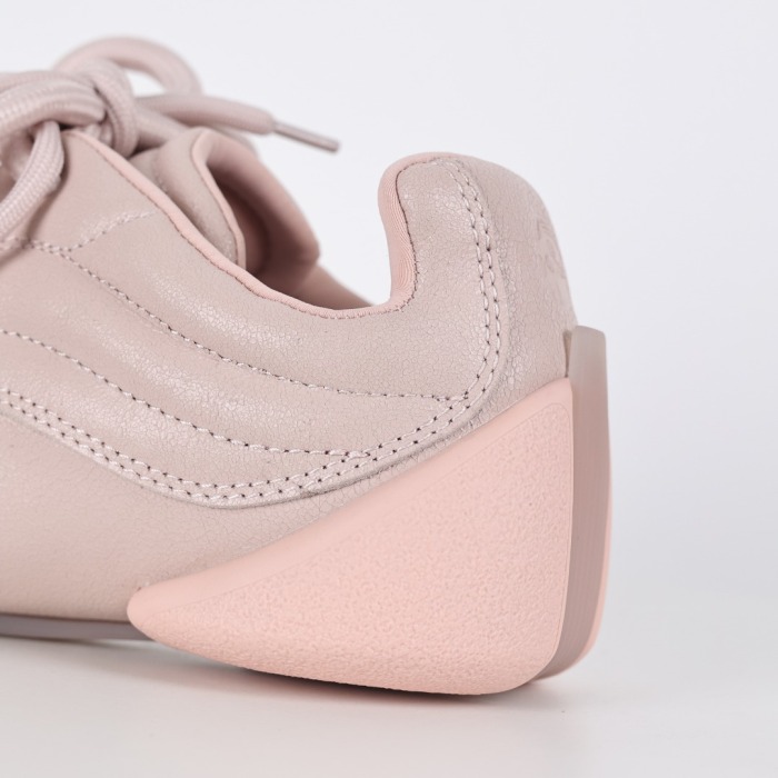 Alexande* McQuee* Wmns Flexion Sneaker pink