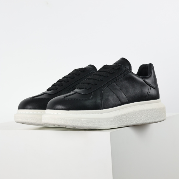 Alexande* McQuee* Oversized Retro Black White