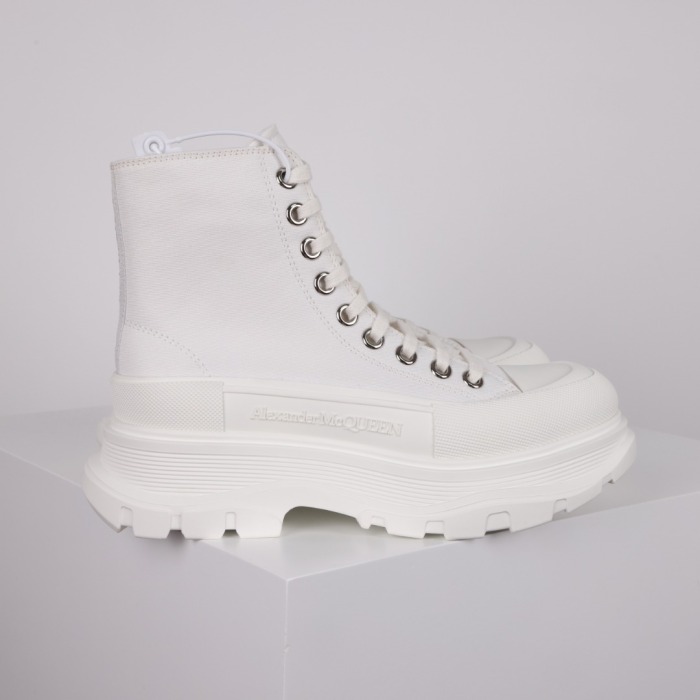 Alexande* McQuee* Wmns Tread Slick Boots 'White'