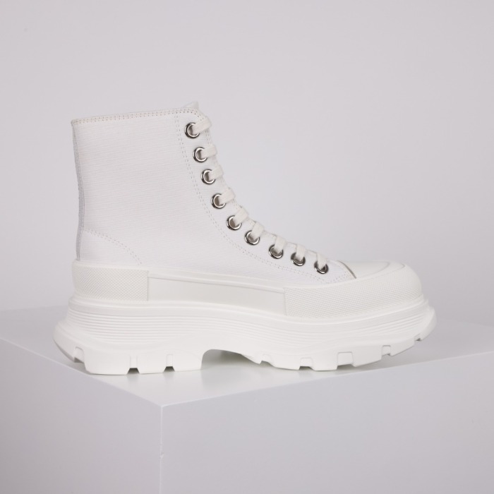 Alexande* McQuee* Wmns Tread Slick Boots 'White'
