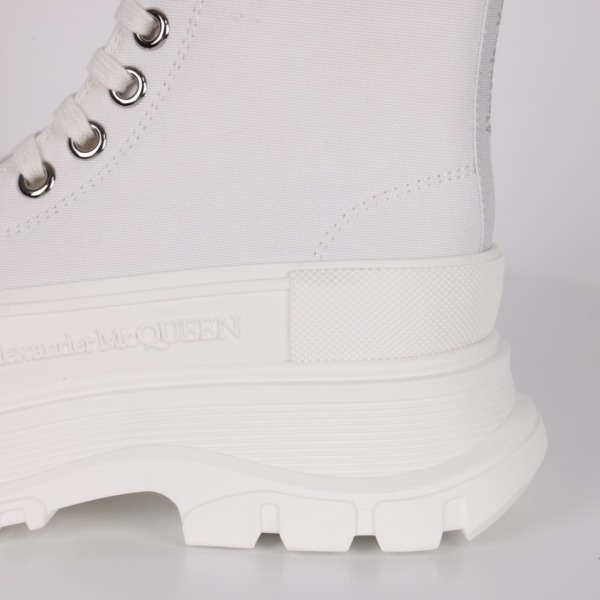 Alexande* McQuee* Wmns Tread Slick Boots 'White'