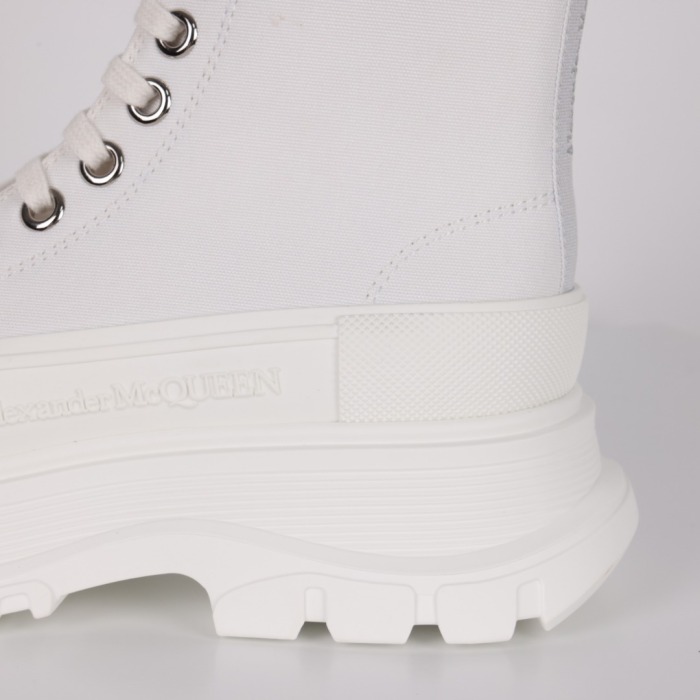 Alexande* McQuee* Wmns Tread Slick Boots 'White'