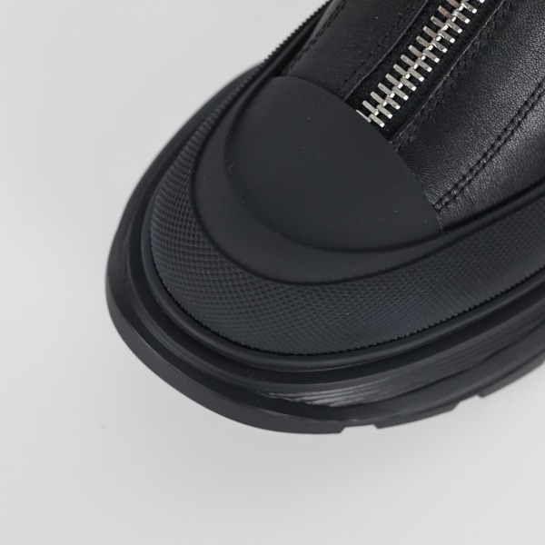 Alexande* McQuee* Tread Slick Black