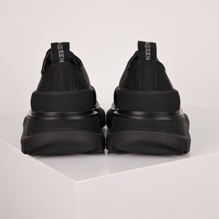 Alexande* McQuee* Wmns Tread Slick Lace Up 'Black'