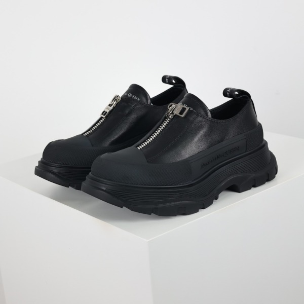 Alexande* McQuee* Tread Slick Black
