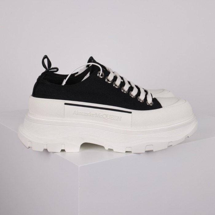 Alexande* McQuee* Tread Slick Low Lace Up Black White