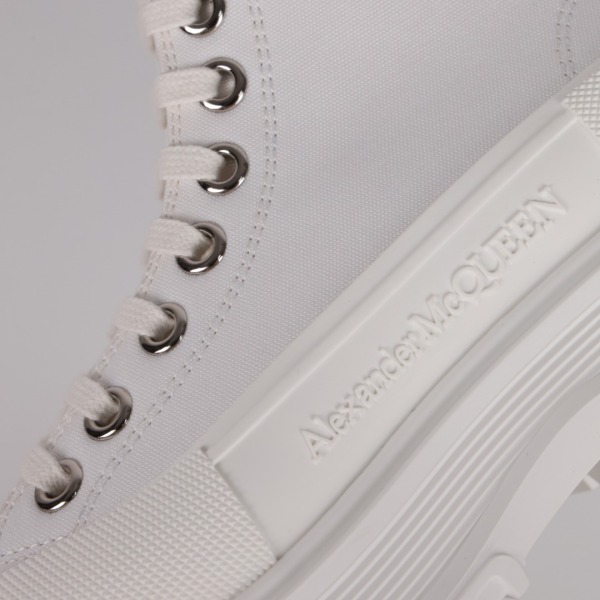 Alexande* McQuee* Wmns Tread Slick Boots 'White'