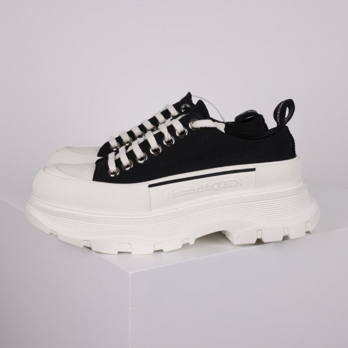 Alexande* McQuee* Tread Slick Low Lace Up Black White