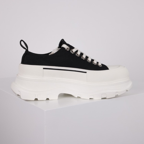 Alexande* McQuee* Tread Slick Low Lace Up Black White