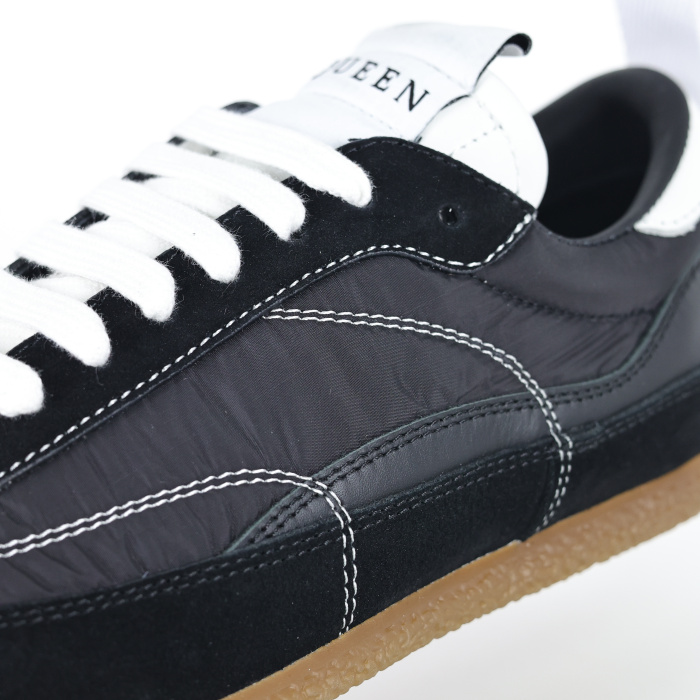Alexande* McQuee* EC1 sneakers Black