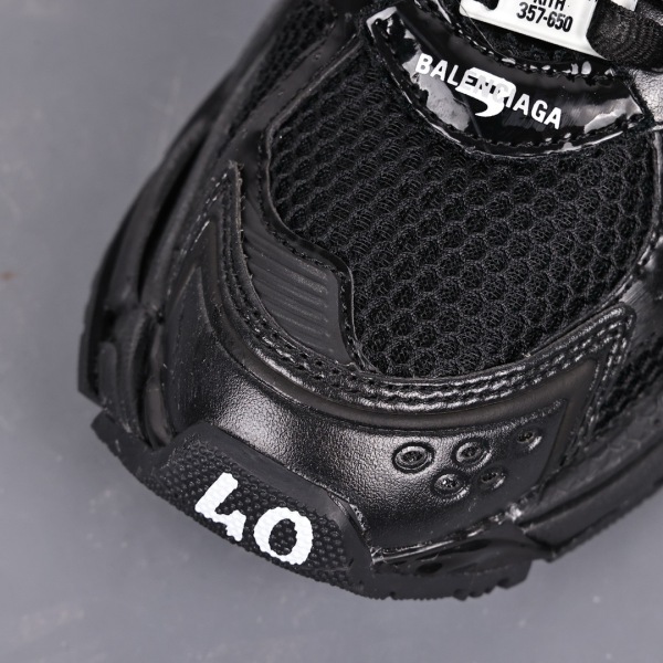 Balenciag* Runner Black
