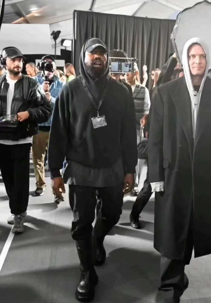 Russell Solid Color Fleece Hoodie – Cinched Waist Heavyweight Kanye-Style Hoodie