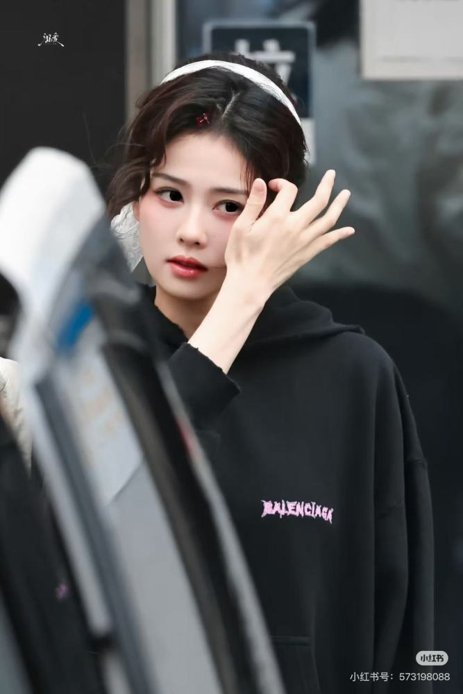 Balenciag@ SS26 Letter‑Embroidery Distressed Destroyed Full‑Zip‑Up Hoodie