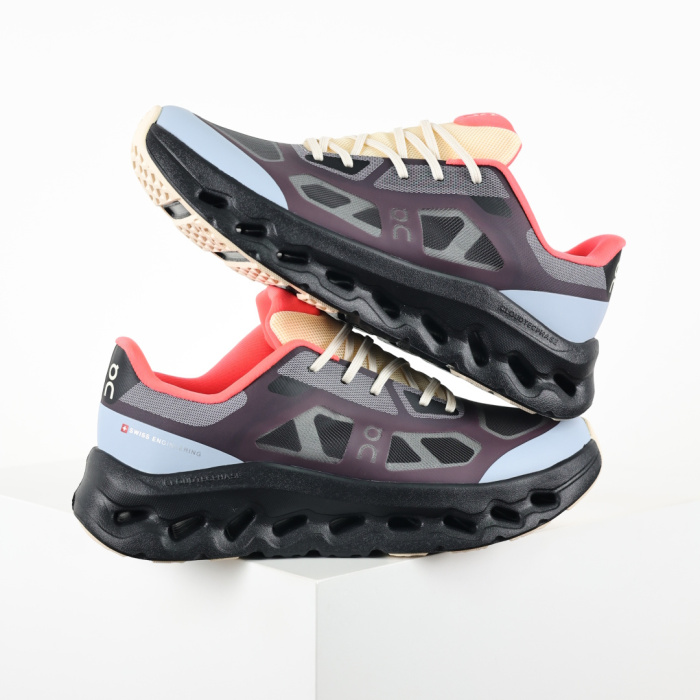 On Running Cloudtilt Remix Solar Red