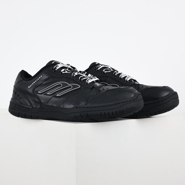 Balenciag* Hamptons Worn-Out Black