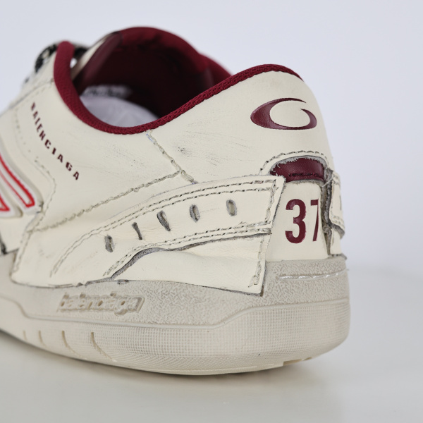 Balenciag* Hamptons Sneaker Worn-Out Off White Red