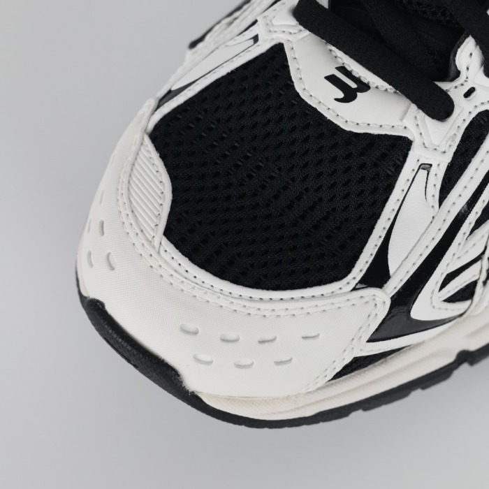 BALENCIAG* X-PANDER  Black & White