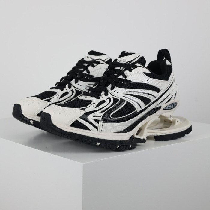 BALENCIAG* X-PANDER  Black & White