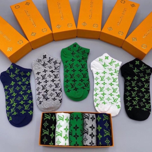 Louis Vuitton short socks socks bodies with flowers classic lv letters
