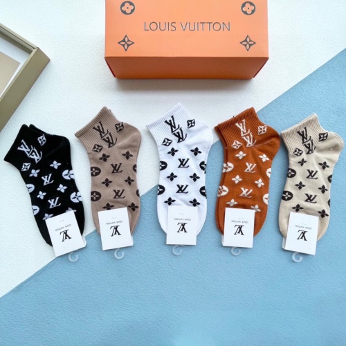 Louis Vuitton Ship socks and socks women's models