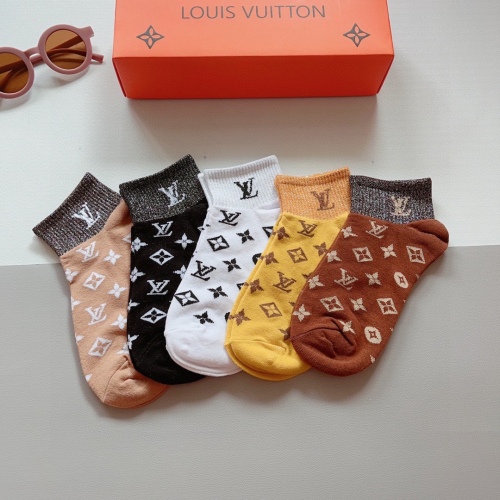 Louis Vuitton Classic letters LOGO Mids Stockings