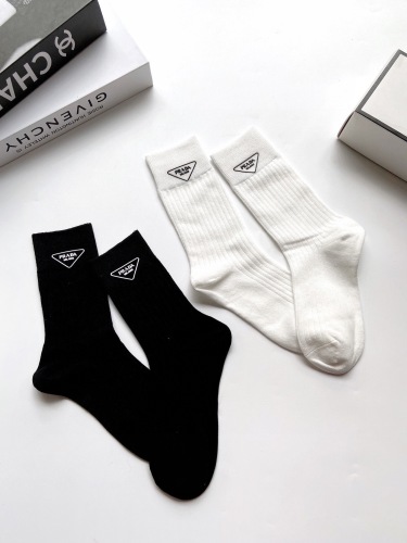 Prada classic tide brand letters middle sock sock socks