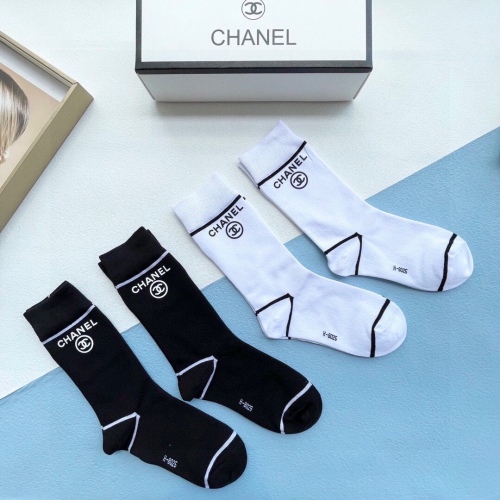 Chanel hot printing letter middle socks
