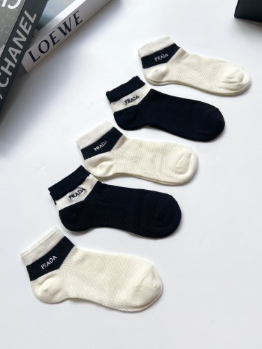 Prada letter logo classic letter socks pure cotton mesh material material