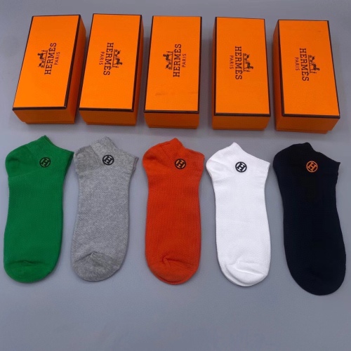 Hermès socks embroidered classic H logo with minimal plain color