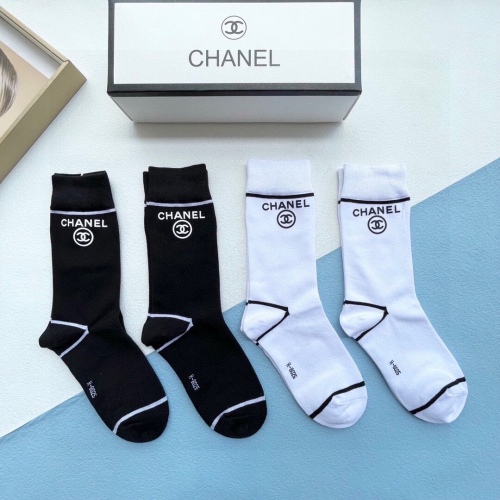 Chanel hot printing letter middle socks