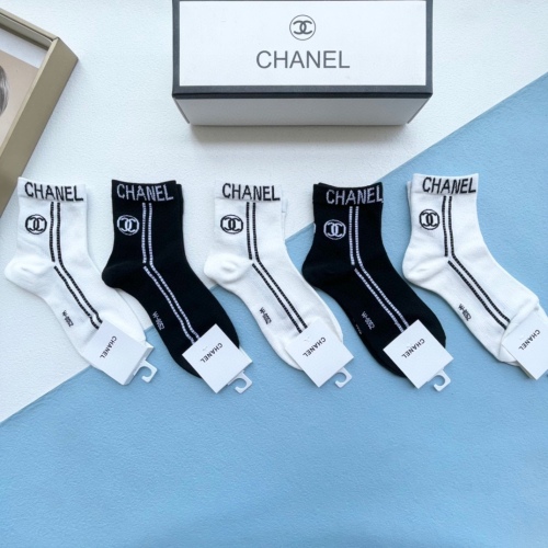 Chanel letters middle socks