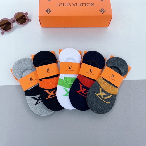 Louis Vuitton ship socks