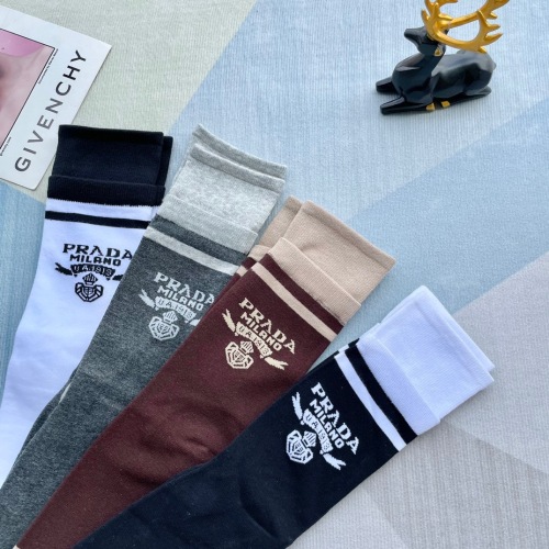 Prada 2023 straight mid -length pile socks