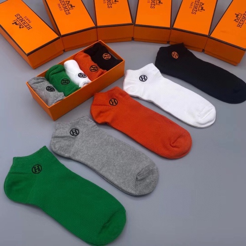 Hermès socks embroidered classic H logo with minimal plain color